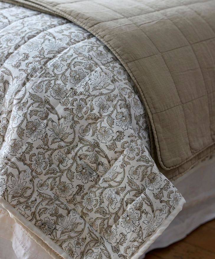 Freya Quilt Taupe Small