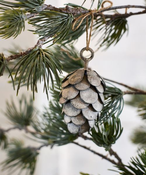 Hanging Pinecone Short Ash Grey