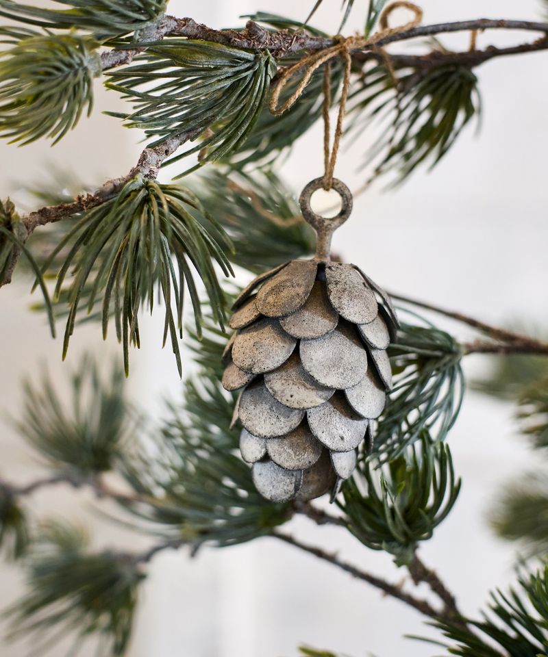 Hanging Pinecone Short Ash Grey