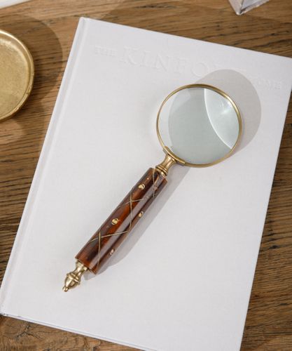 Briarwood Magnifying Glass