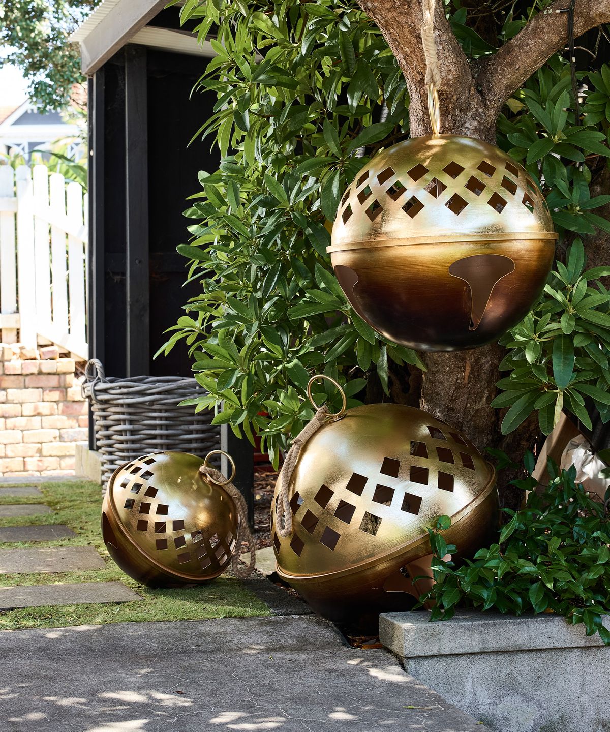 Set 3 Lattice Oversized Bells