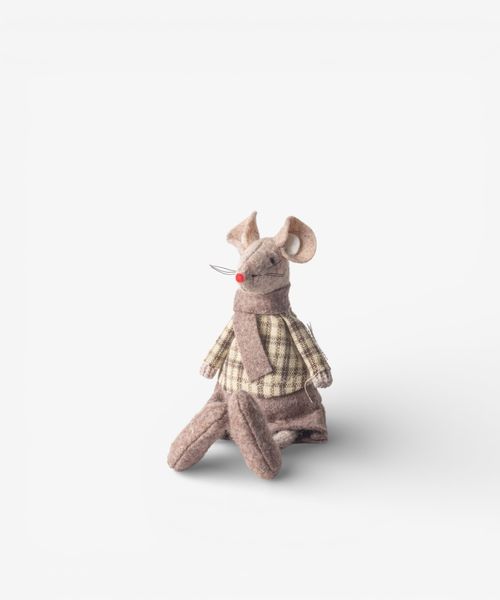 Brown Peter Mouse Sitting