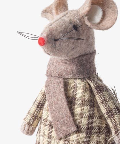 Brown Peter Mouse Sitting