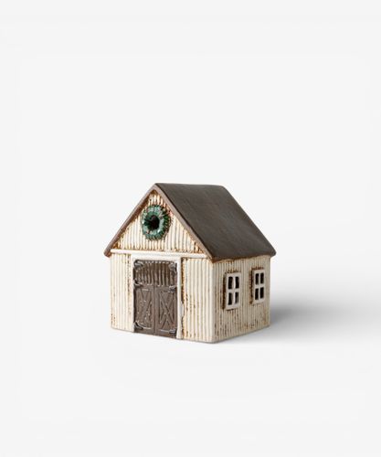 Nordgard Stable with Wreath