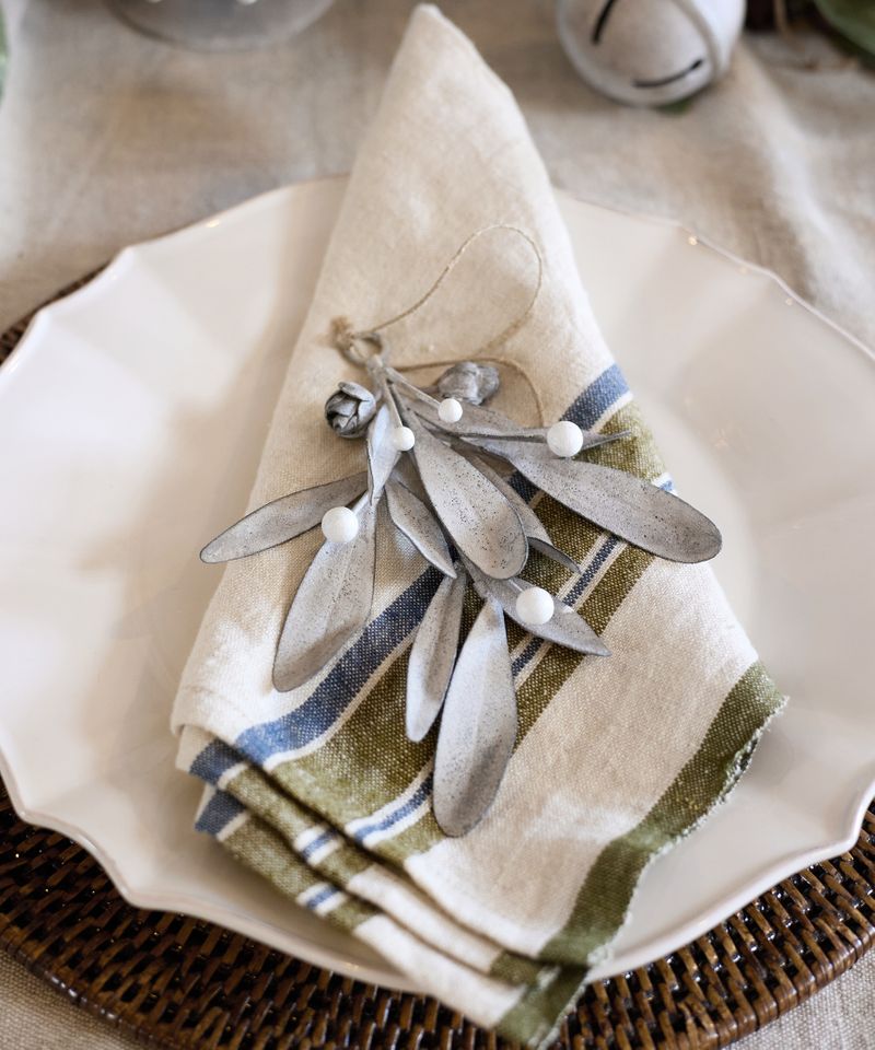 Hanging Leaf Ash Grey