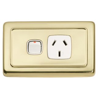 FLAT PLATE SOCKET POLISHED BRASS-WHITE