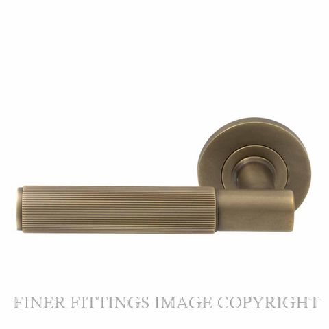 WINDSOR NIDO 8481-8489 VERGE LINEAR KNURL LEVER ON ROSE ROMAN BRASS