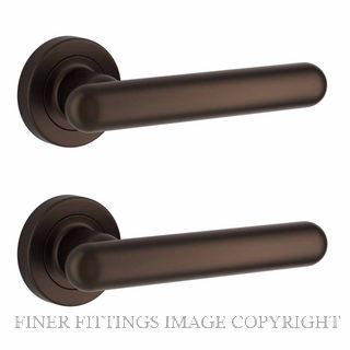 IVER 24002 PUERTO LEVER ON ROUND ROSE HANDLE SET SIGNATURE BRASS