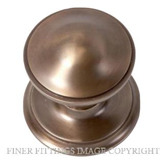 TRADCO 2366 CENTRE DOOR KNOB ANTIQUE BRASS