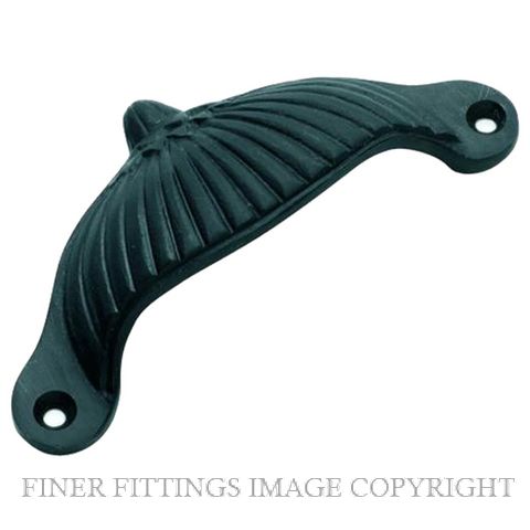 TRADCO 3574 DRAWER PULL FLUTED CI 105 X 40MM ANTIQUE FINISH