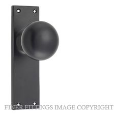 TRADCO VICTORIAN KNOB ON PLATE MATT BLACK