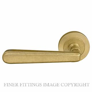 WINDSOR 8231 RLB VILLA 52MM ROUND ROSE HANDLES RUMBLED BRASS