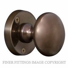 WINDSOR 3010-3011 VICTORIAN KNOB ON ROSE ANTIQUE BRONZE