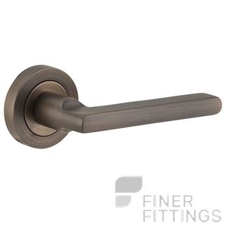 IVER 9211 BALTIMORE LEVER ON ROSE SIGNATURE BRASS