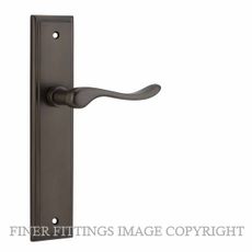 IVER 10926 STIRLING LEVER ON STEPPED PLATE SIGNATURE BRASS