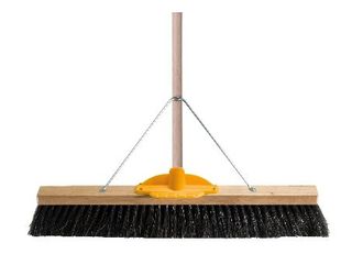 OATES H/FIBRE PLATFORM BROOM TIMBER HANDLE & BRACKET 600mm 164700