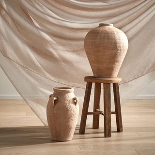 POTS & PLANTERS