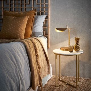 BEDSIDE TABLE CHIC