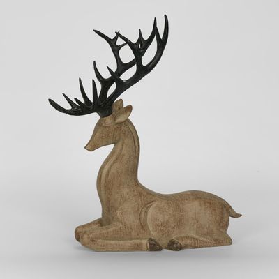 Store Lying Deer