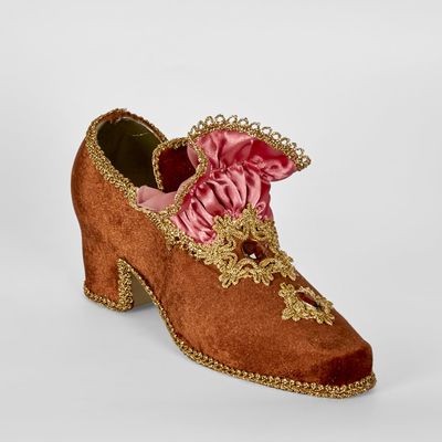 Courte Velvet Shoe Ornament