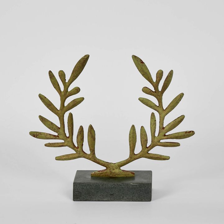 Julius Olive Wreath on Stand SML