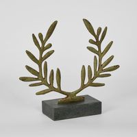 Julius Olive Wreath on Stand SML