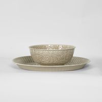 Embossed Enamel Round Tray Taupe