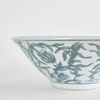 Meadow Parrot Bowl