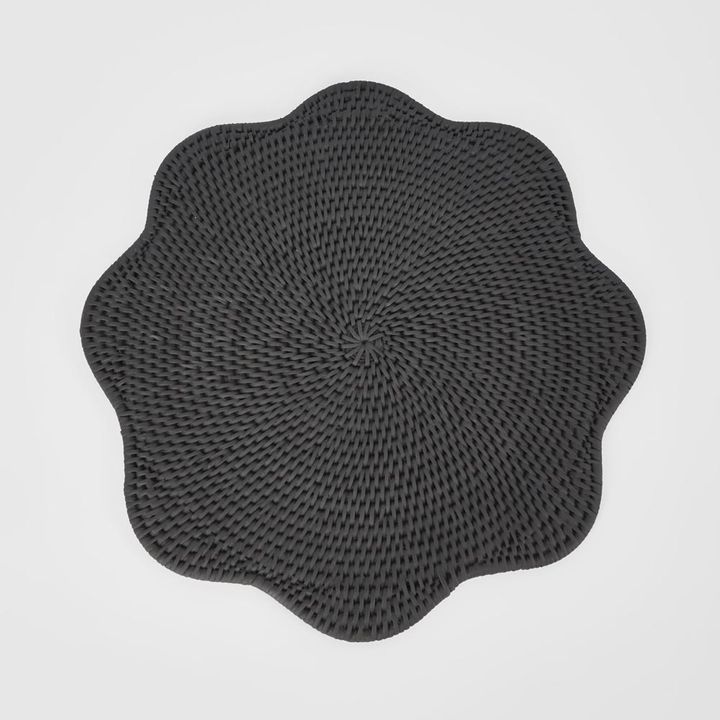 Scallop Rattan Placemat Black