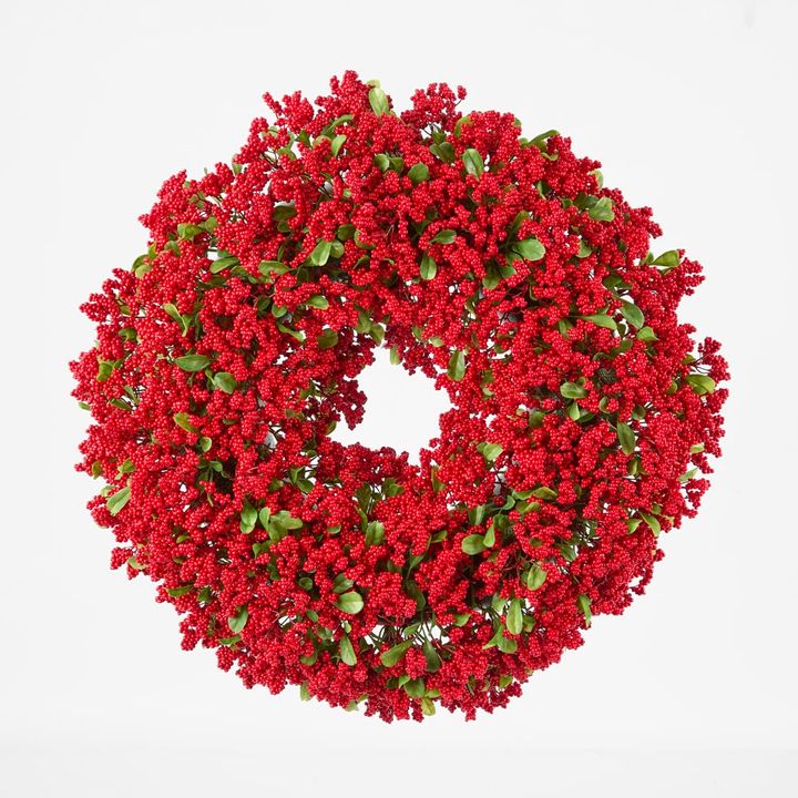 Fine Red Berry & Boxwood Wreath