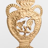 Gilt Urn Hanging Decoration