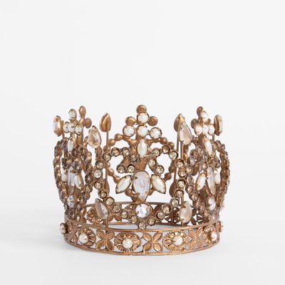 Manuela Crown