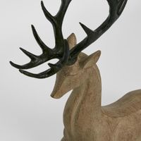 Store Lying Deer