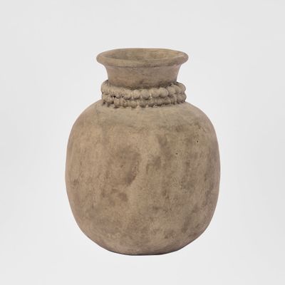 Dewi Pot With Dots