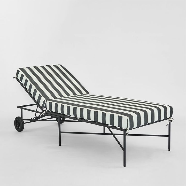 Sheffield Sunlounge Outdoor with B/W Stripe Cushion