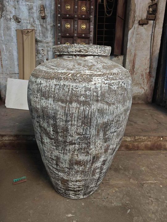 Decorative Wooden Clay Pot Medium