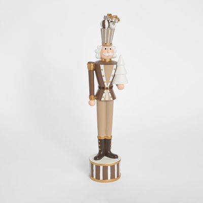 Royale Nutcracker With Tree