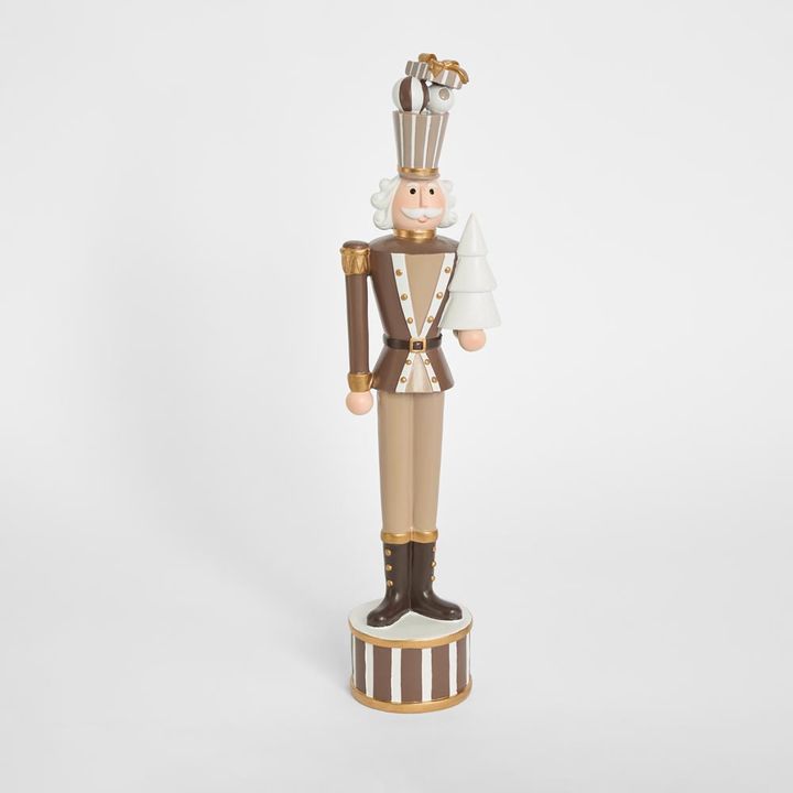 Royale Nutcracker With Tree