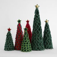 Scallop Leaf Cone Tree Green w Red Star