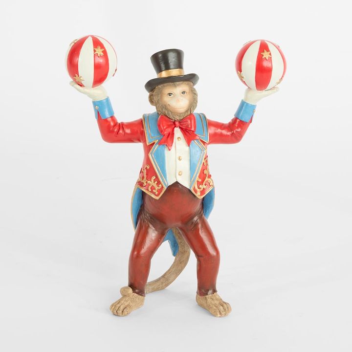 Pepe the Circus Monkey Juggling