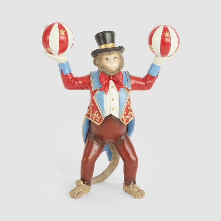 Pepe the Circus Monkey Juggling