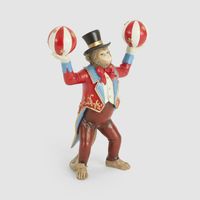 Pepe the Circus Monkey Juggling