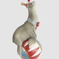 Marcel Sea Lion w. Ball Decoration