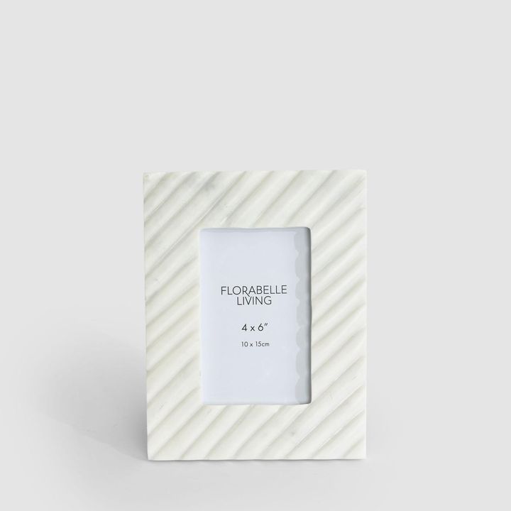Cici Linea Frame 4 x 6" Opal White Marble