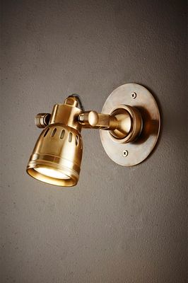 Seattle Short Arm Wall Light Brass