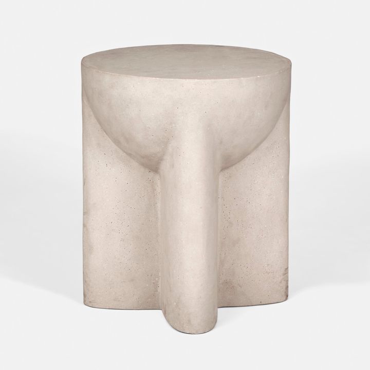 Vassili Side Table Sand -Outdoor