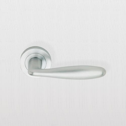 PITTELLA DOOR HANDLE ON ROSE SATIN CHROME PM