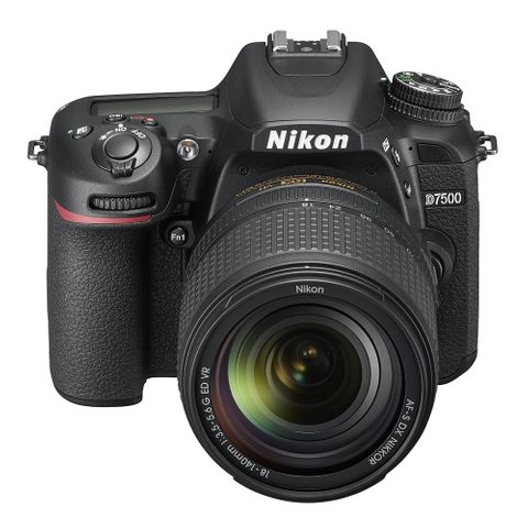 Nikon D7500+ AF-S 18-140mm VR