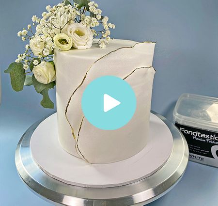 How to Cover a Cake with Fondant