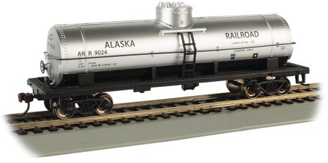 Bachmann Alaska RR #9024 40ft Single-Dome Tank Car. HO Scale